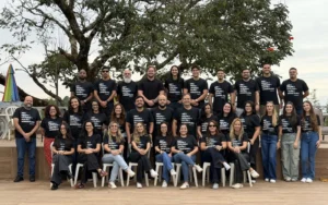 Time da agência SellersFlow reunido em Summit anual para alinhamento estratégico de gestão de marketplace.