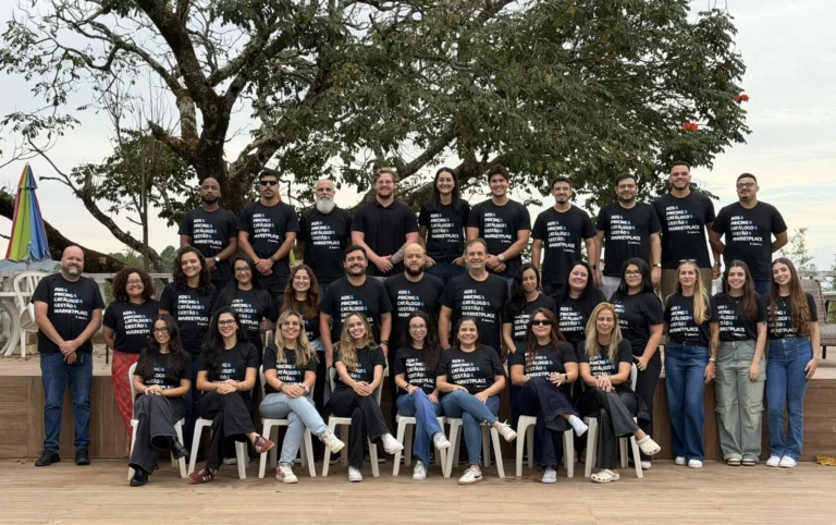 Time da agência SellersFlow reunido em Summit anual para alinhamento estratégico de gestão de marketplace.