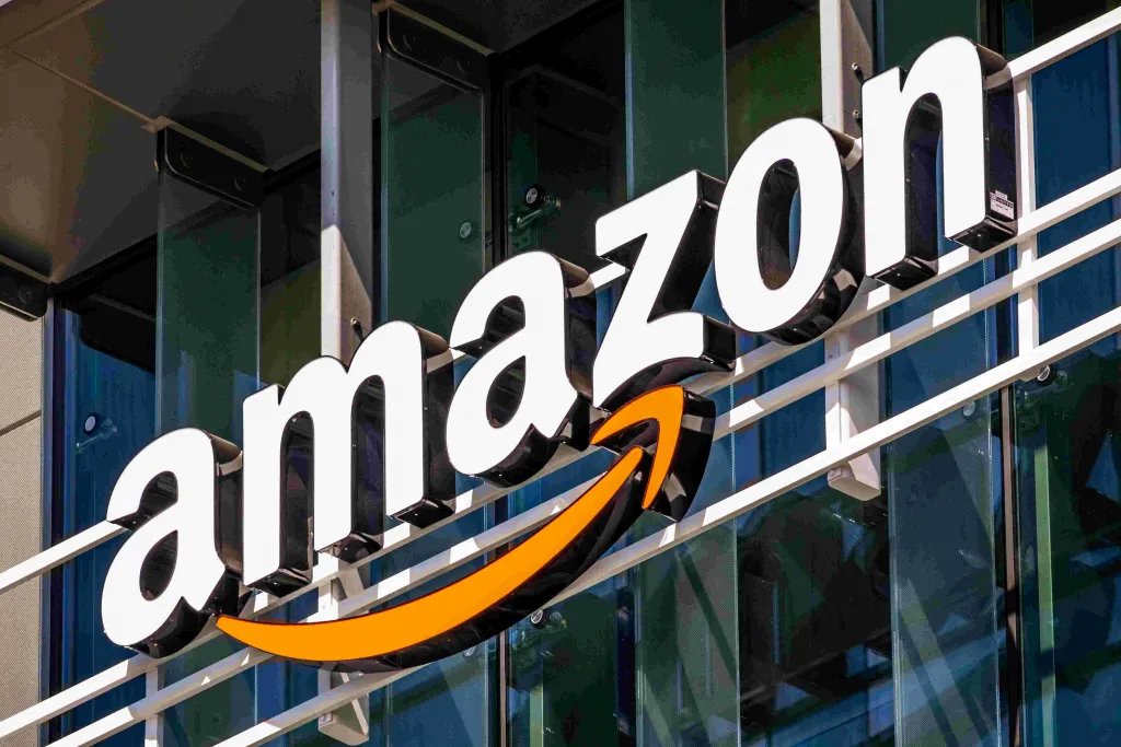 Conheça os termos proibidos na Amazon EUA e as palavras permitidas que aumentam a conversão do seu e-commerce sem violar as regras de compliance.